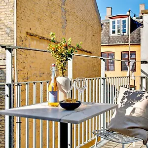 https://hyggelig-and-spacious-4-bedroom-apartment-in-the-heart.copenhagenhotelselect.com